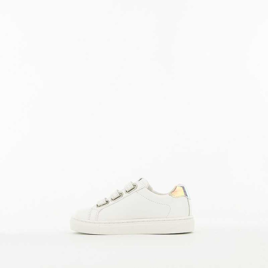 Little David Sneaker, Wit