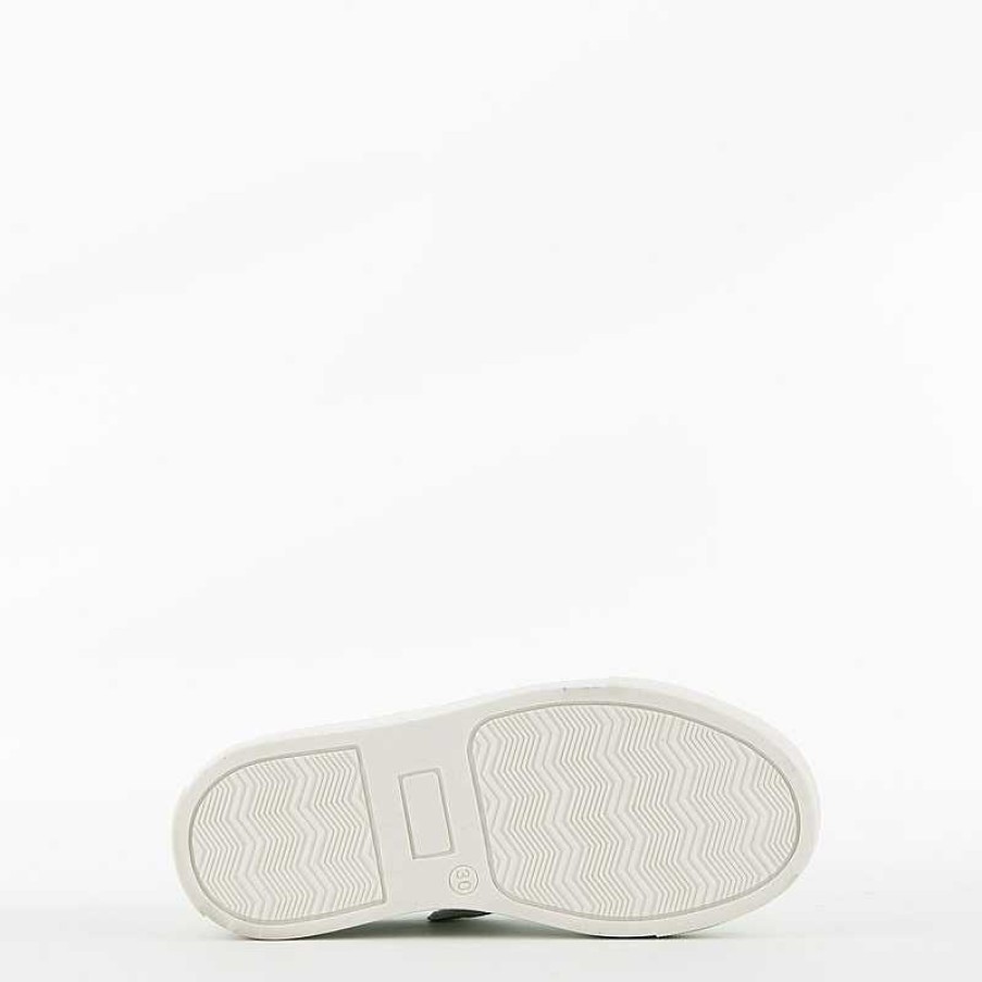 Little David Sneaker, Wit