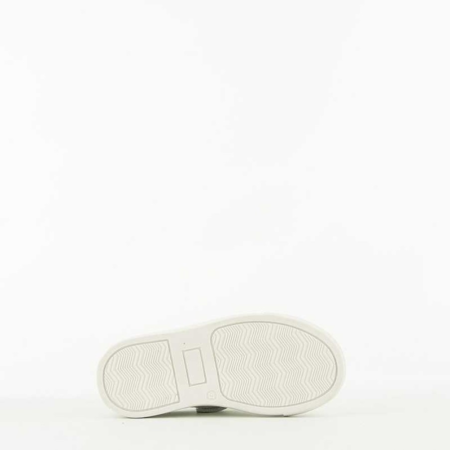 Little David Sneaker, Wit