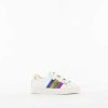 Little David Sneaker, Wit