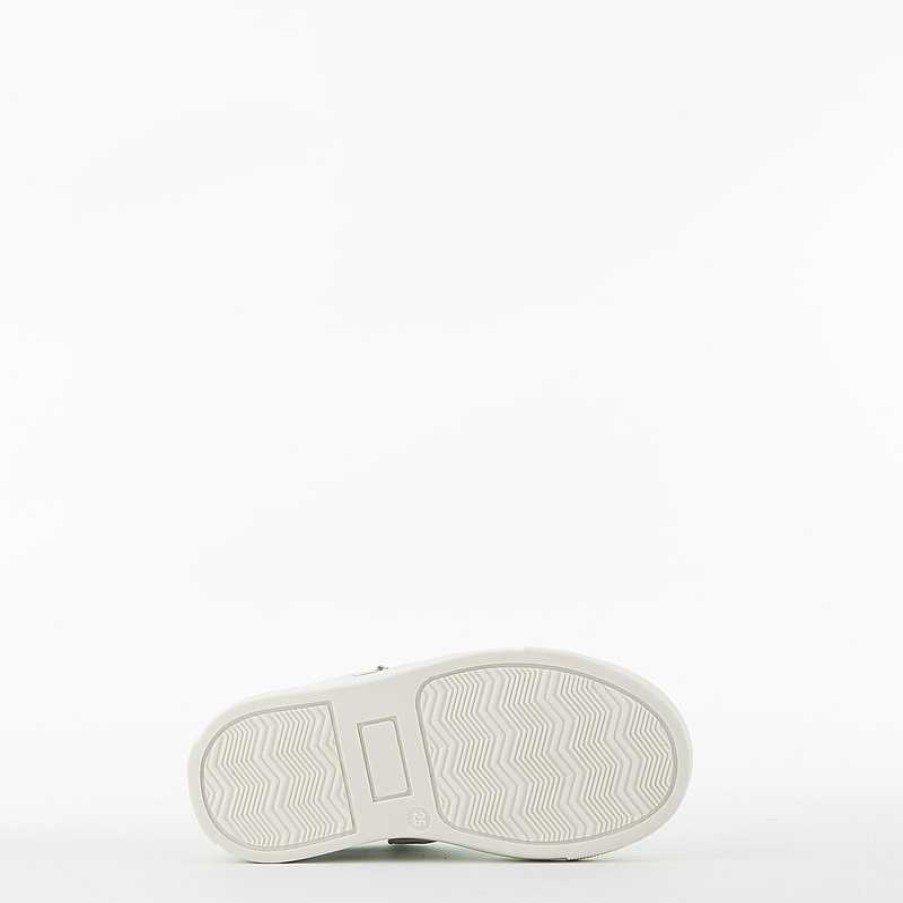 Little David Sneaker, Wit