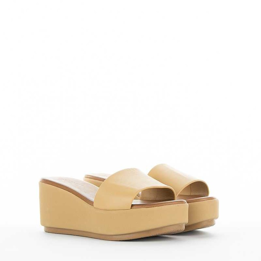 Inuovo Slipper, Beige