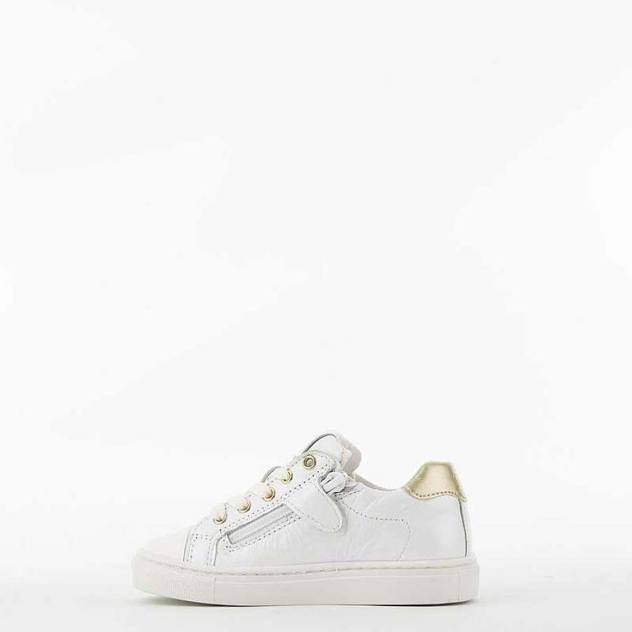 Little David Sneaker, Wit